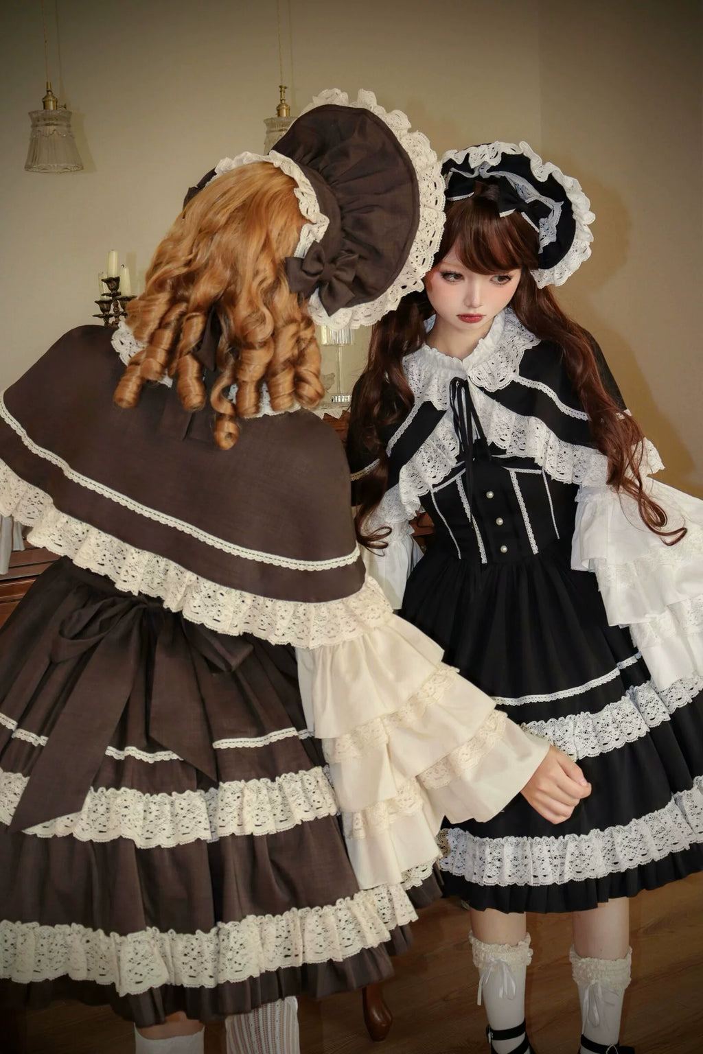 [Pre-orders available until 12/12] Caramel Doll Lace Short Cape