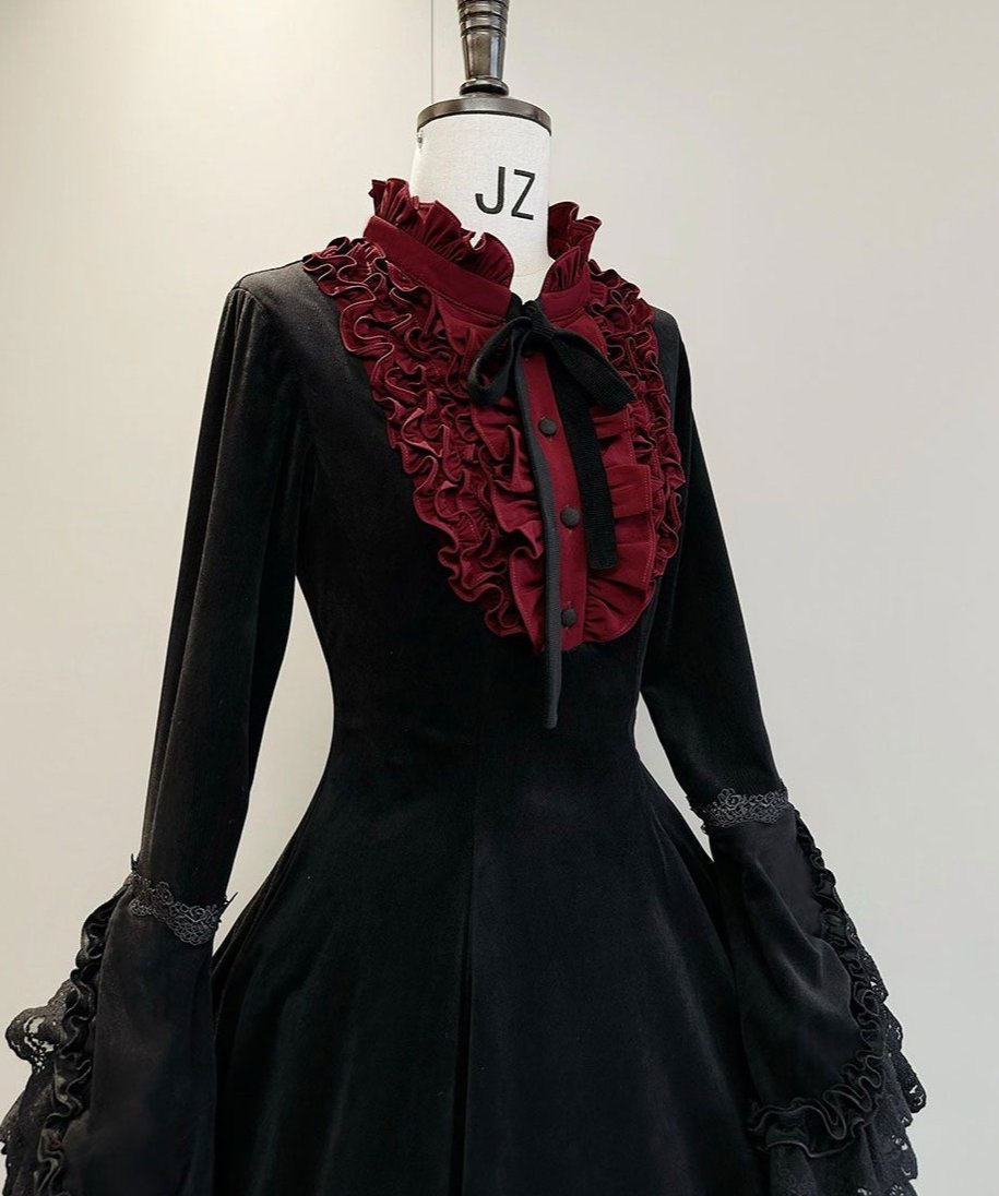 [Pre-orders available until November 12th] Yoiyami Rose Elegant Gothic Frill Dress