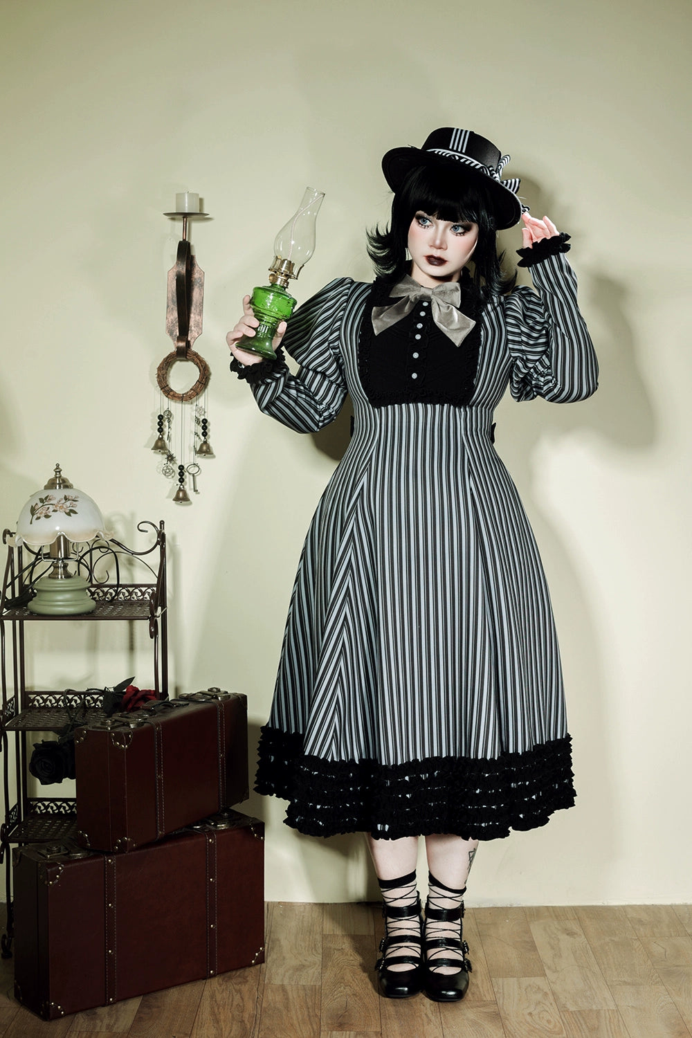 [Pre-orders available until 12/4] Classic Chocolat Stripe Long Dress