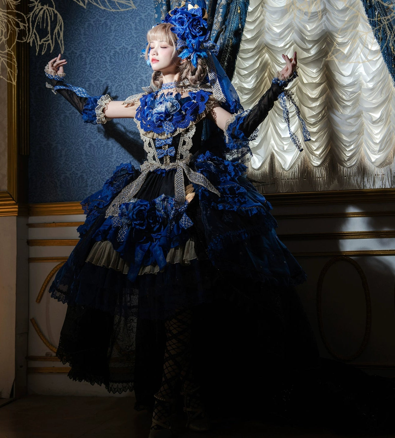 【受注予約8/13まで】Snow Rose Princess トレーン付きドレス・ブルー×ブラック（ゴールド）