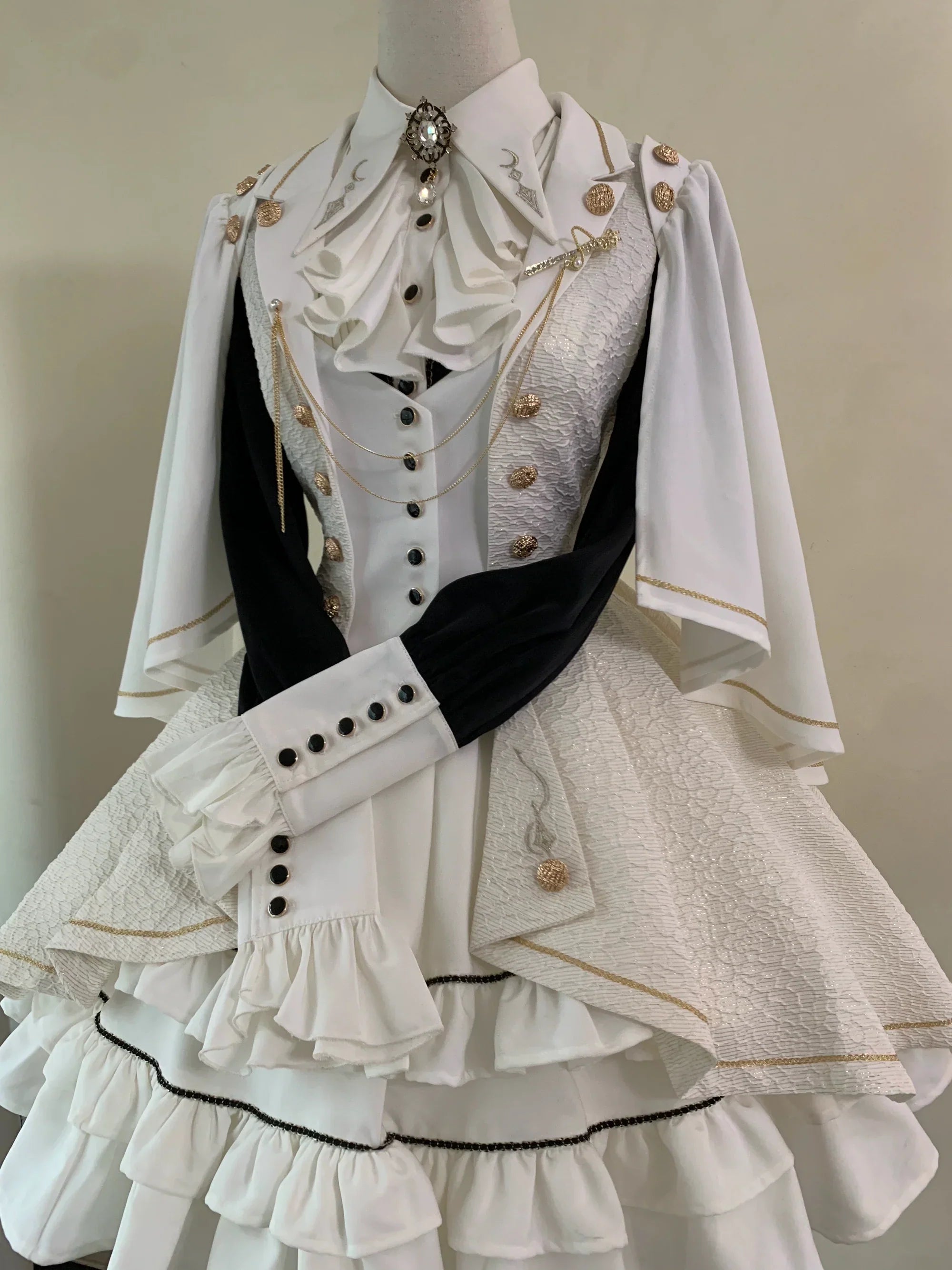 [Resale/Pre-orders until 10/16] Fallen Moon Law Vest with Cape