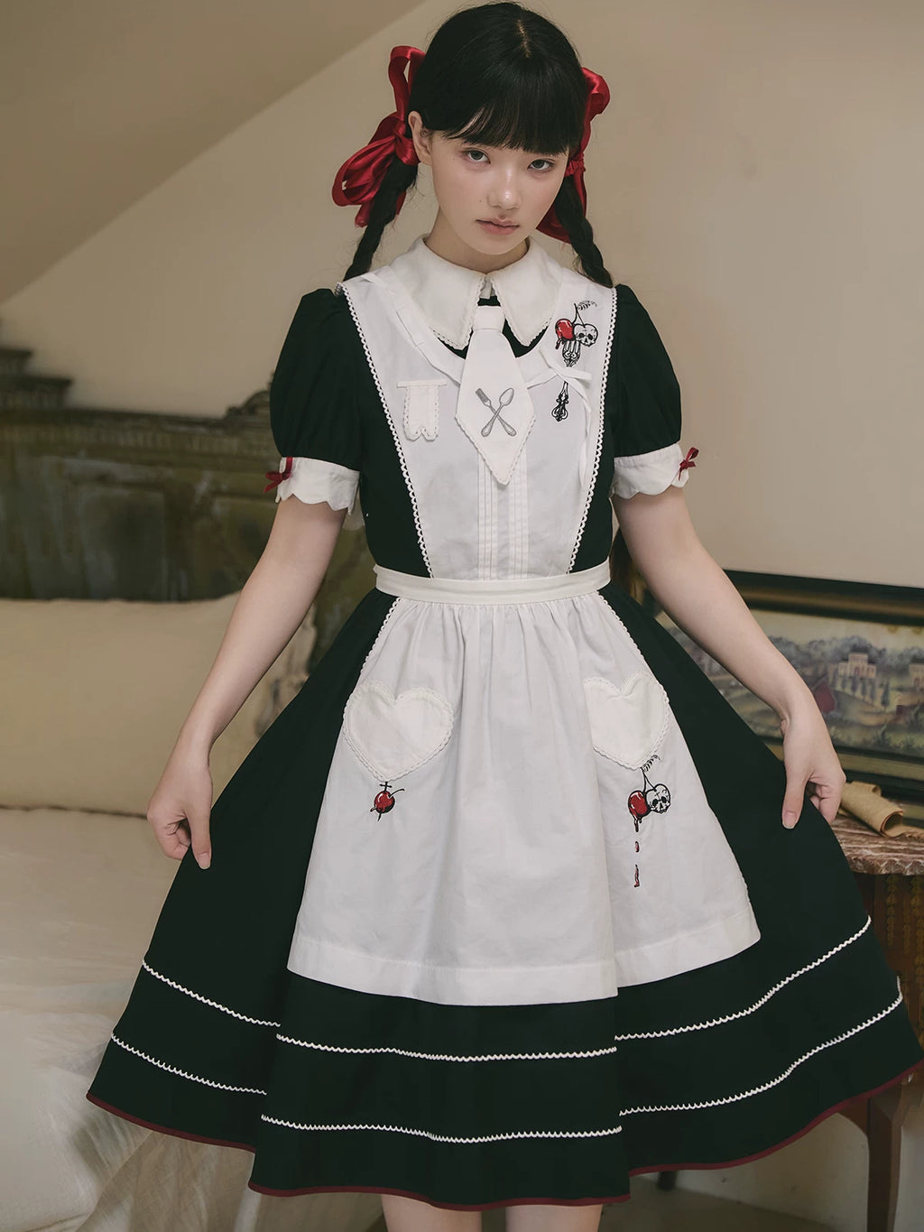 【受注予約9/8まで】Delicious Cherry ブラックワンピースとエプロン