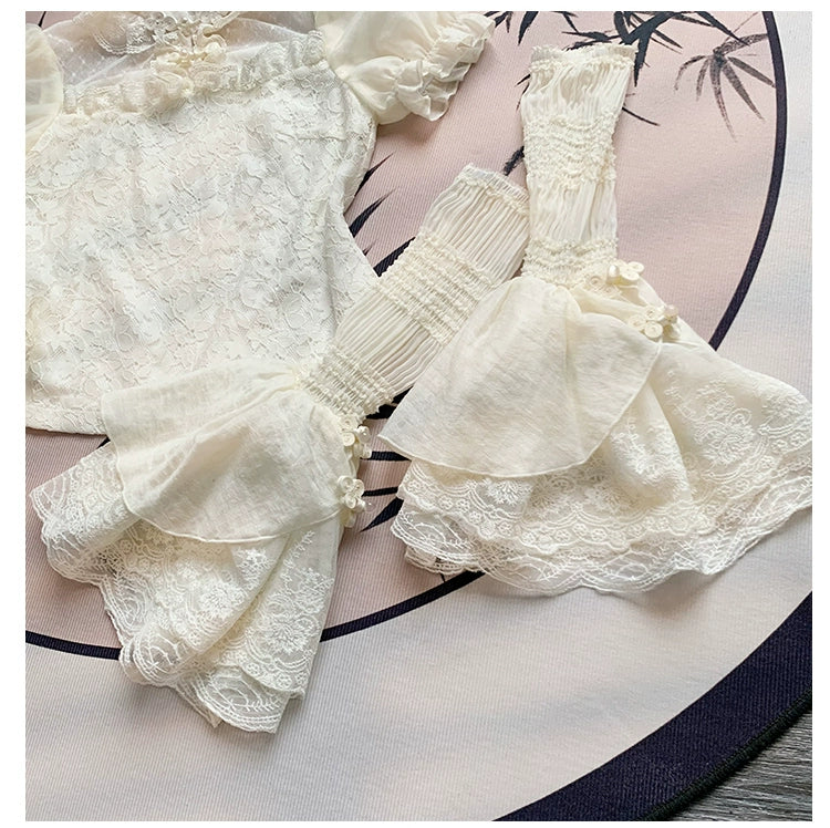 Lace floral blouse with detachable sleeves