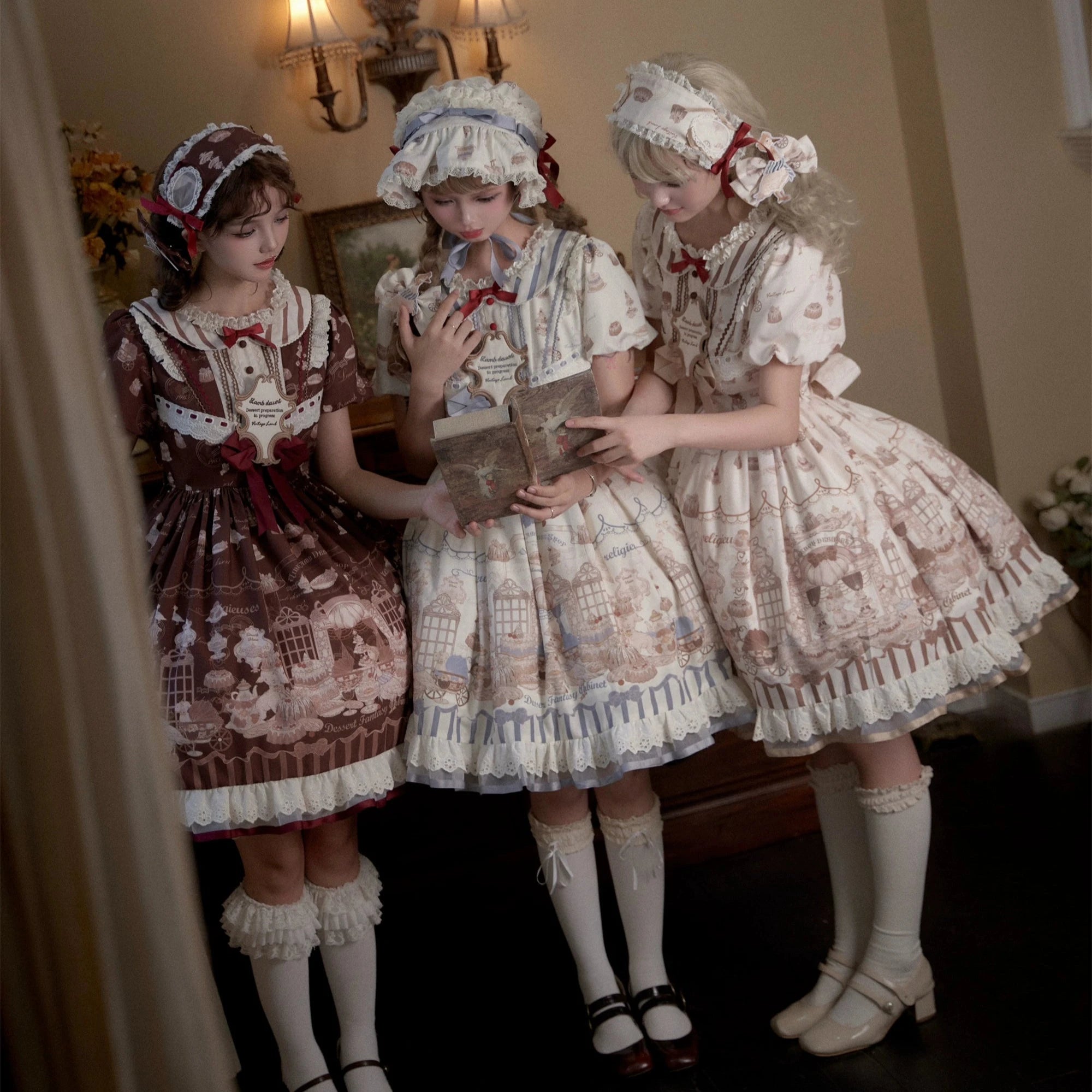 [Pre-orders available until 10/28] Antique Dessert Room Short Sleeve Dress