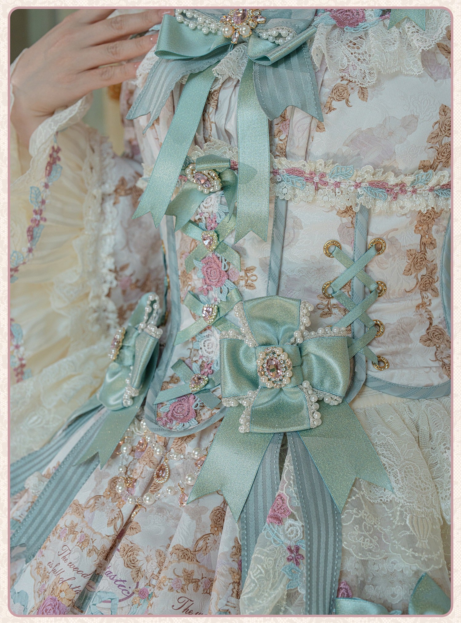 【受注予約6/16まで】Antique Gemstone Fragrance コルセット