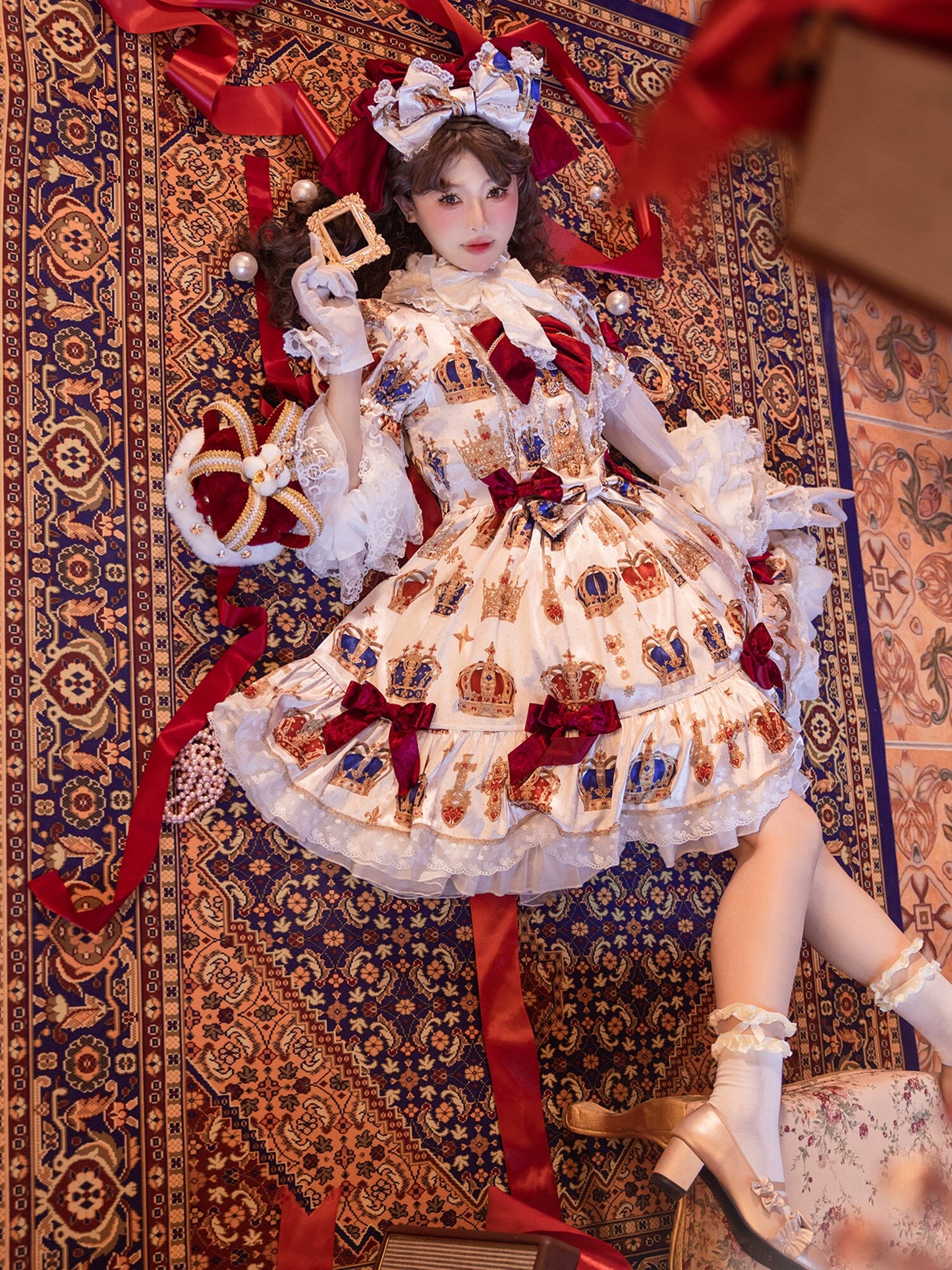 [Pre-orders available until 9/15] Star Crown Velvet Ribbon Print Dress