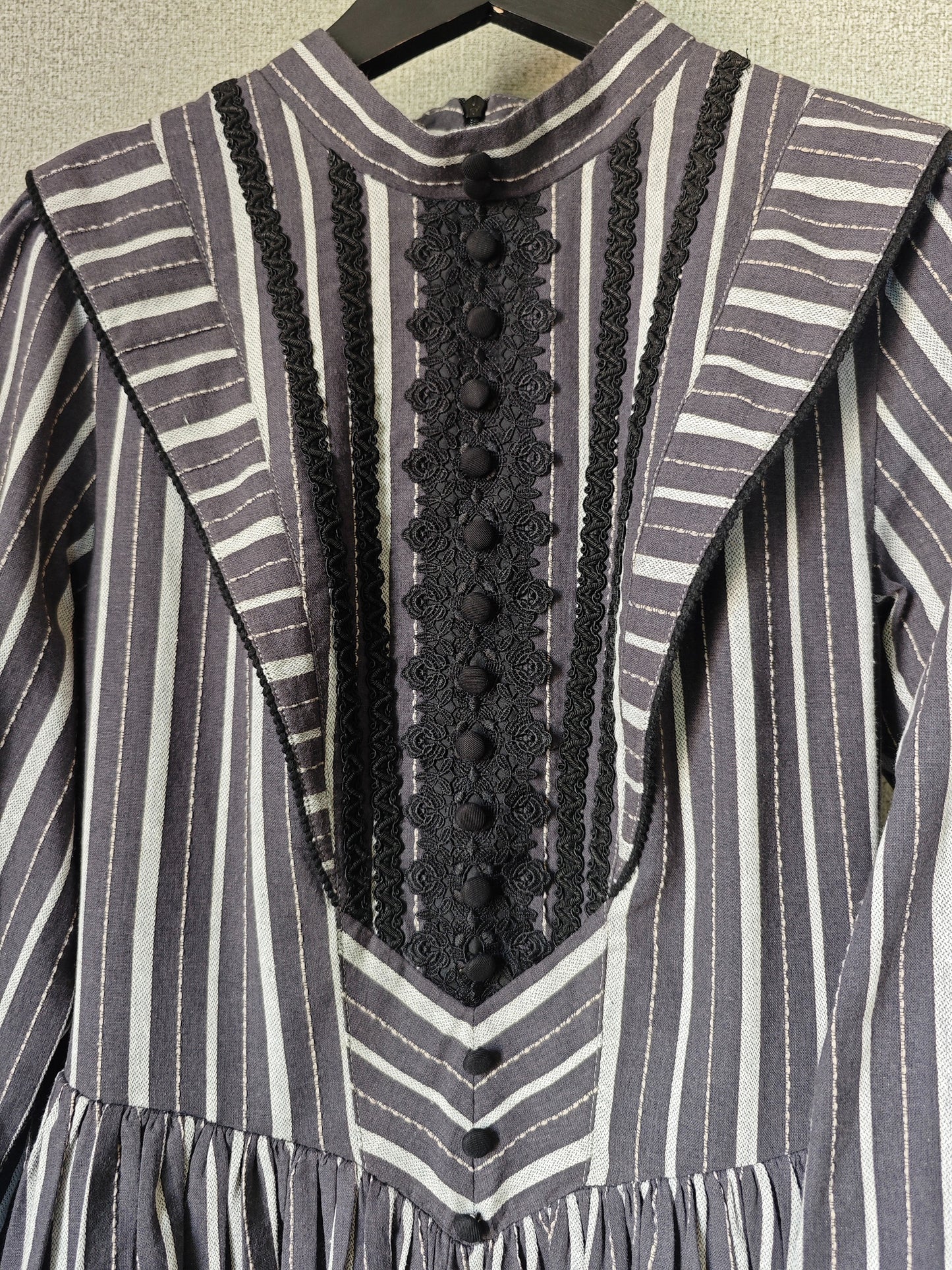 【受注予約10/28まで】Hidden behind the Books ストライプワンピース