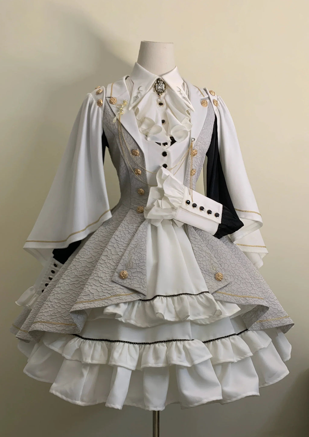 [Resale/Pre-orders until 10/16] Fallen Moon Law Vest with Cape