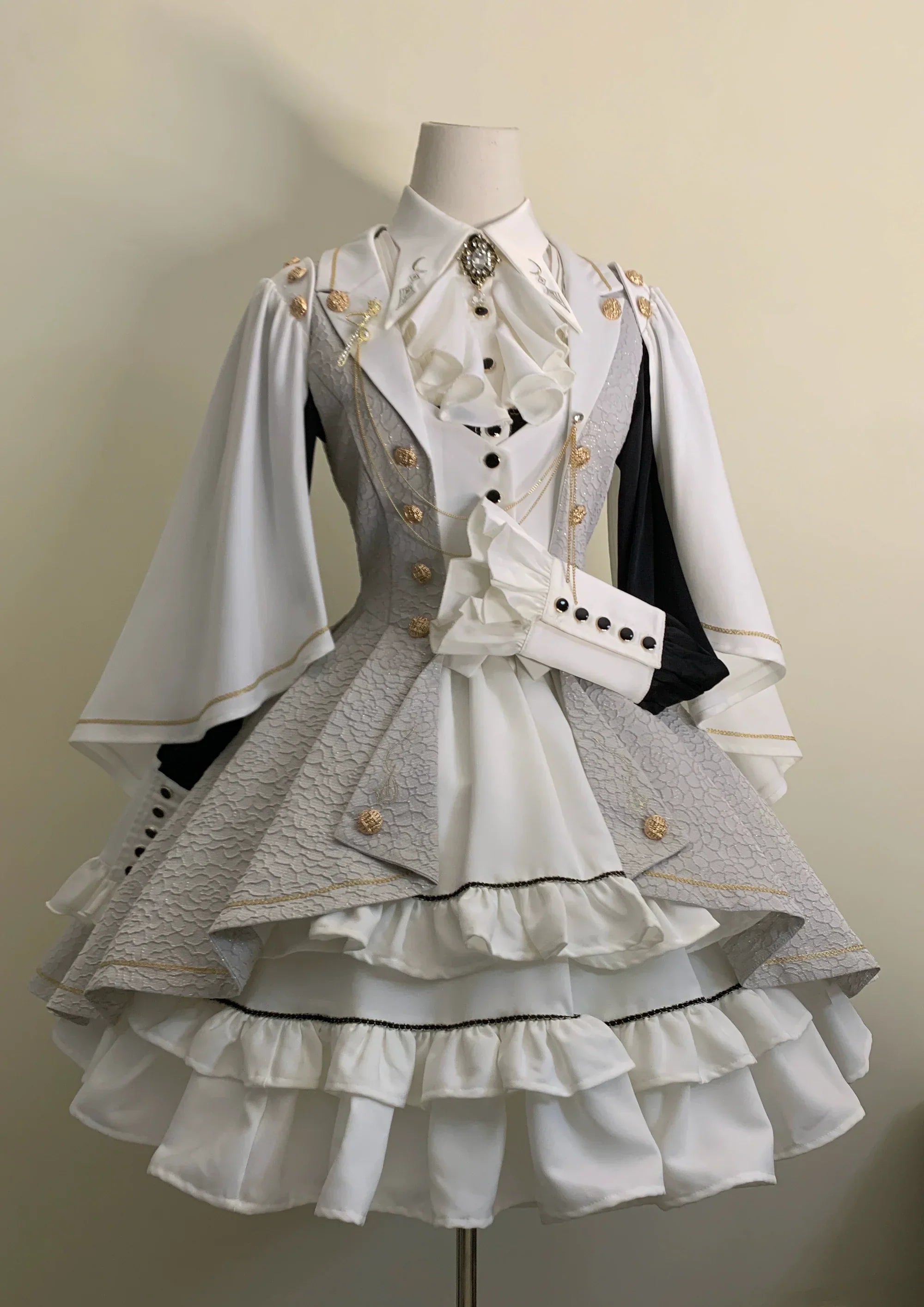 [Resale/Pre-orders until 10/16] Fallen Moon Law Vest with Cape