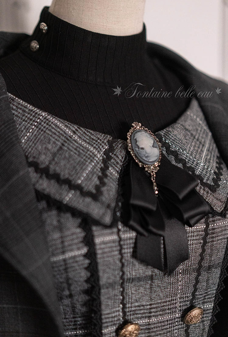 Simultaneous purchase only [Sale period ended] Fontainebleau hats, brooches, shawls, belts
