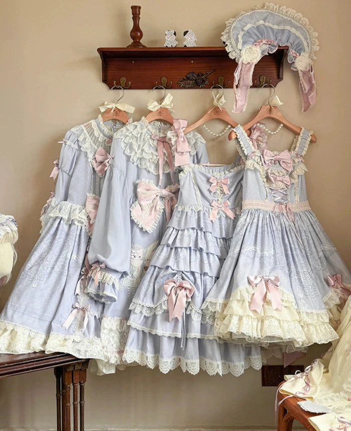 [Pre-orders available until 12/18] Lace Figure Applique Dress