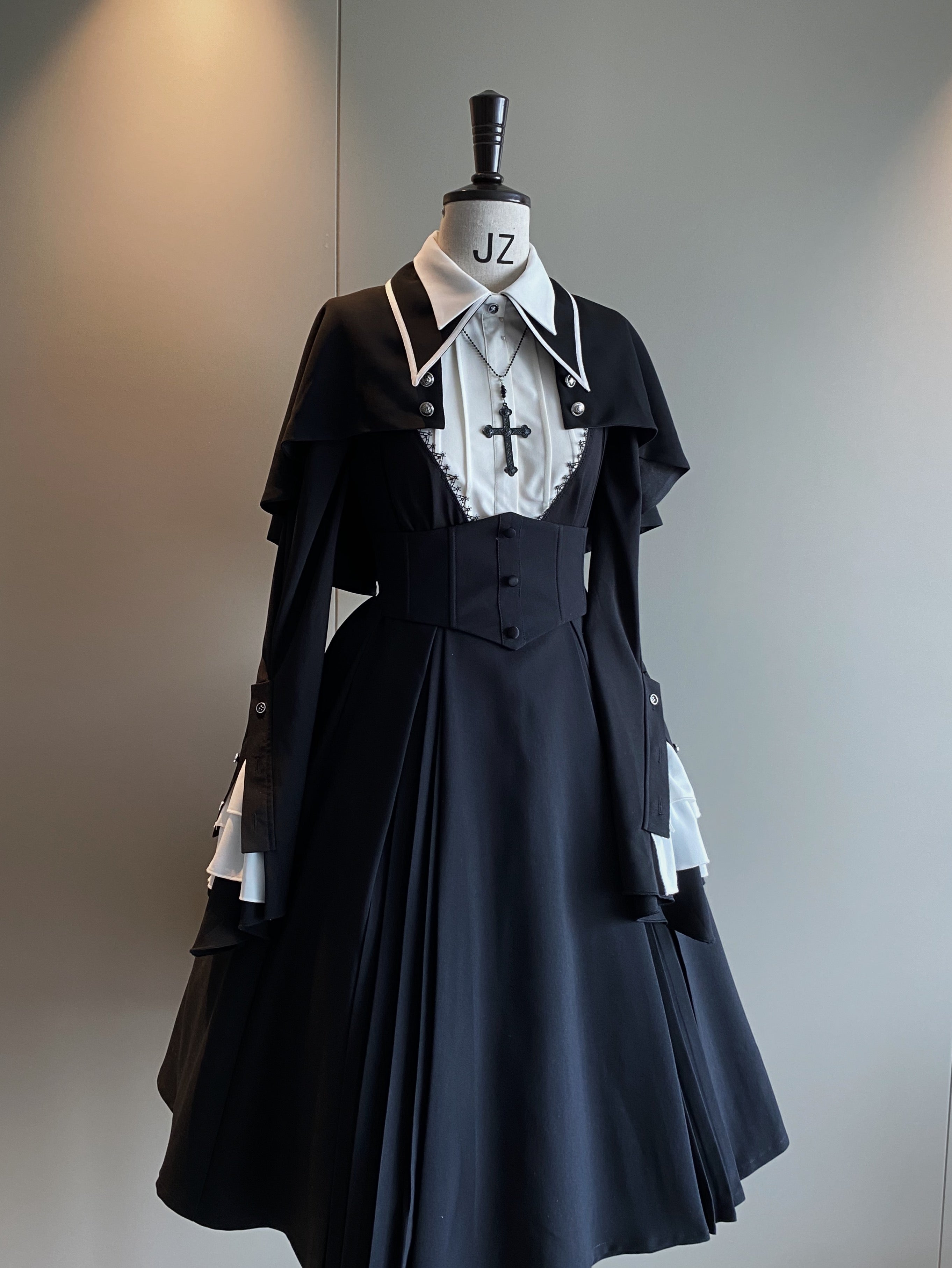 十字礼賛 ケープ付ブラウス