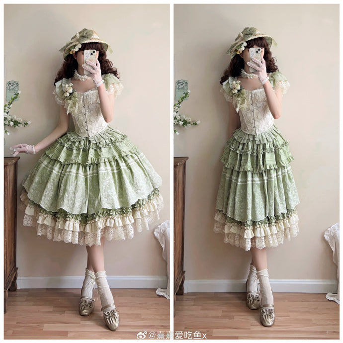 [Sales period ended] Set of short-sleeved top, camisole corset and skirt