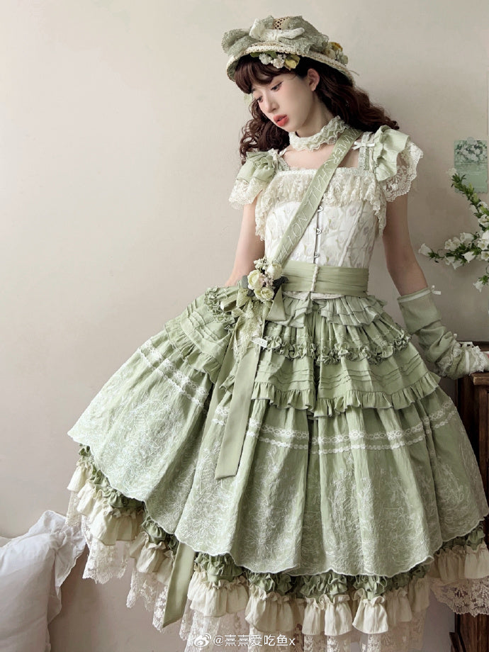 [Sales period ended] Set of short-sleeved top, camisole corset and skirt