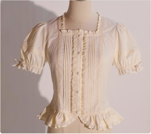 【受注予約8/14まで】 Strawberry Whisper スクエアネック半袖ブラウス