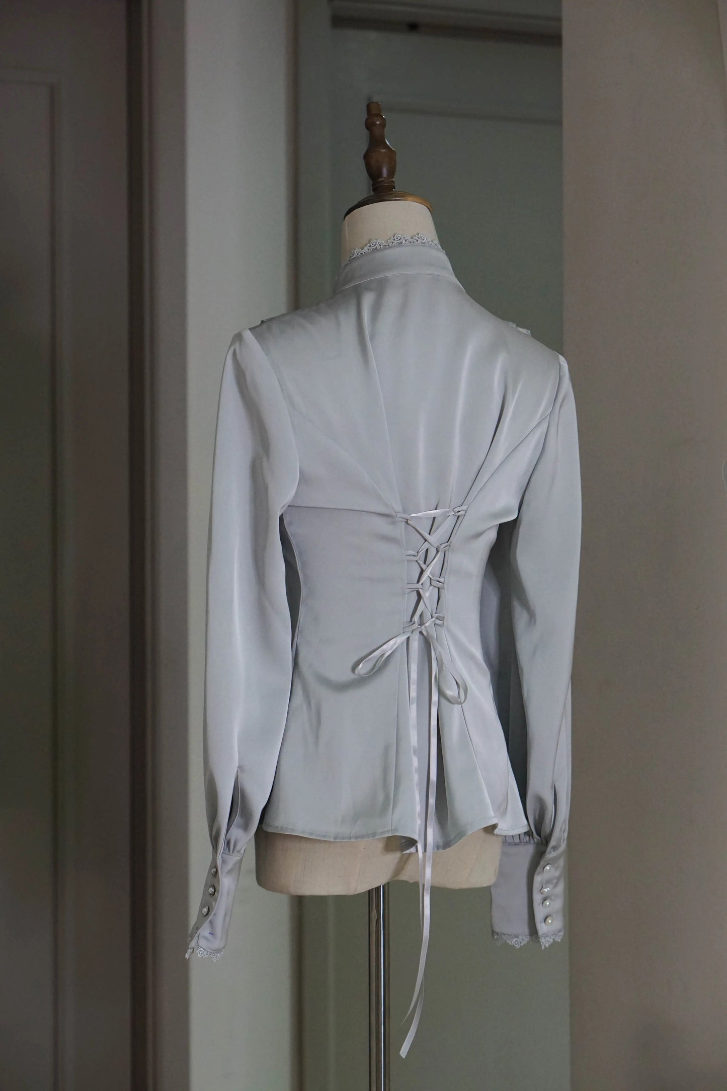 [Sale period ended] Fontainebleau classical frill blouse