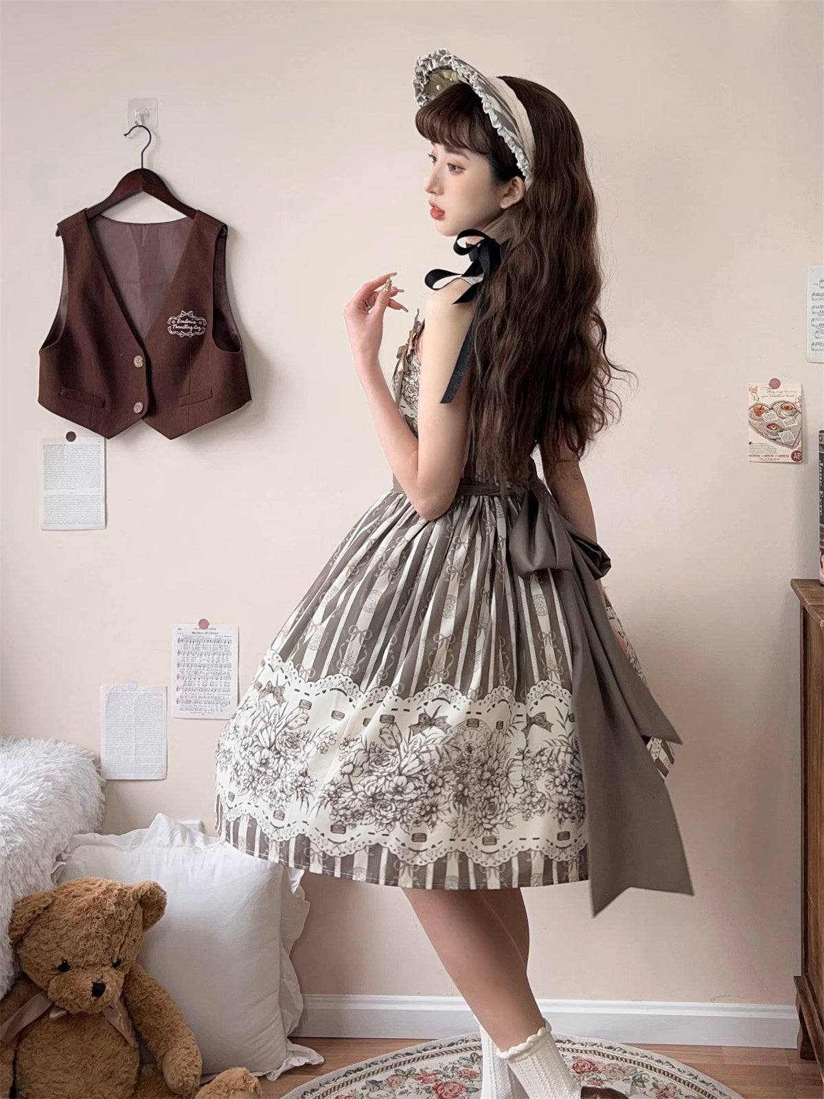 [Sale period ended] Blooming Flowers and Clocks Jumper Skirt