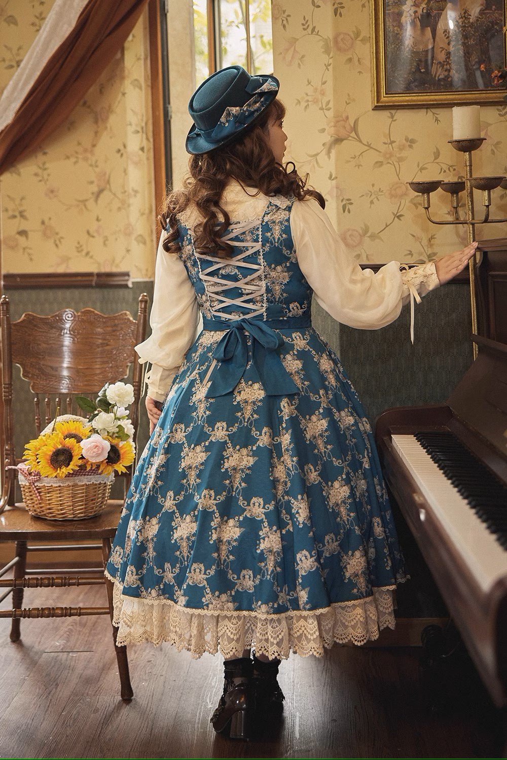 【予約販売】Antique Flower Wall ジャンパースカート