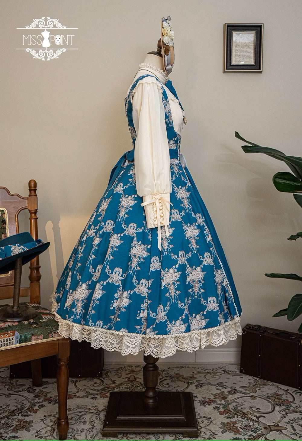 Antique Flower Wall Jumper Skirt