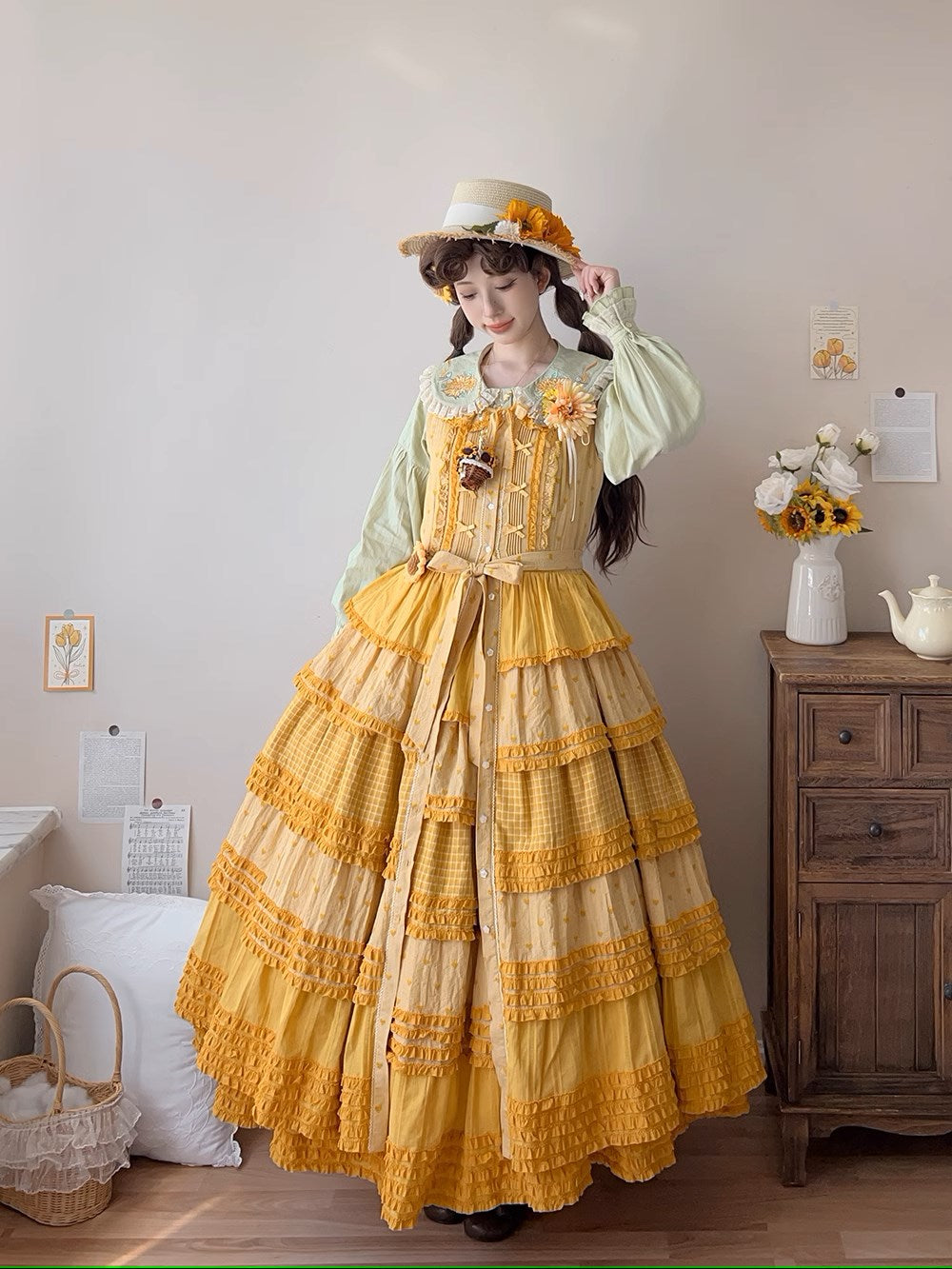 [Pre-orders available until 10/29] Gardening Sunflower jumper skirt, tiered type