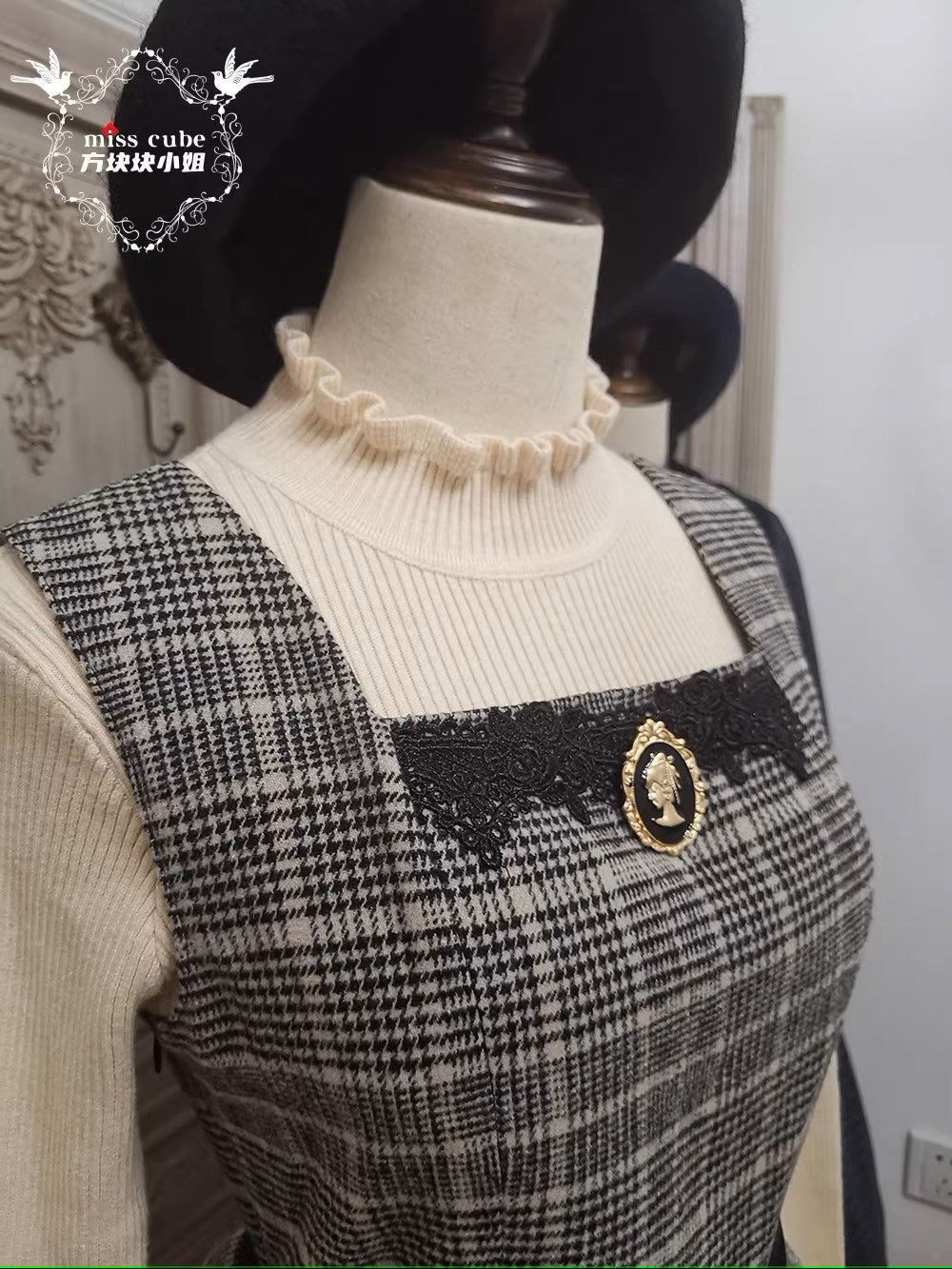 Earl Gray high neck ruffle knit