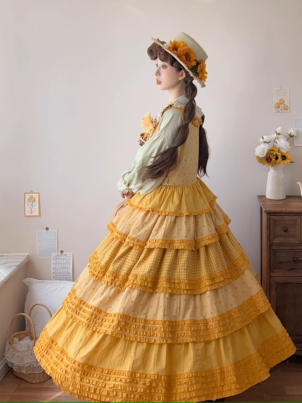 [Pre-orders available until 10/29] Gardening Sunflower jumper skirt, tiered type