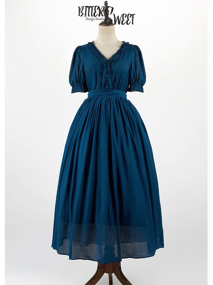 Classical V-neck dress with corset