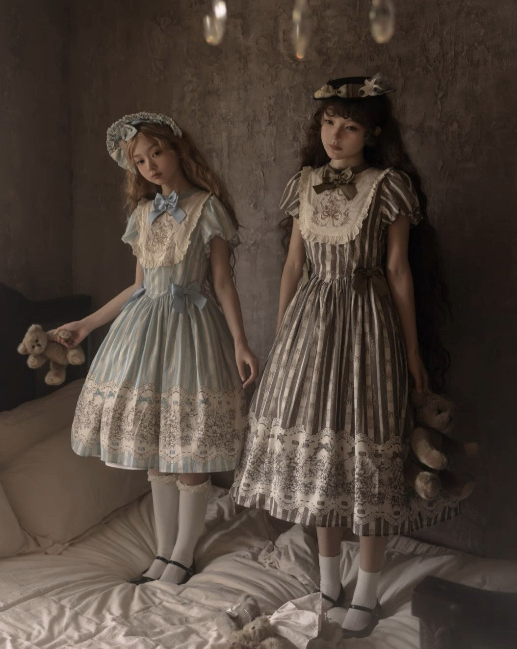 [Sale period ended] Blooming Flowers and Clocks short sleeve dress