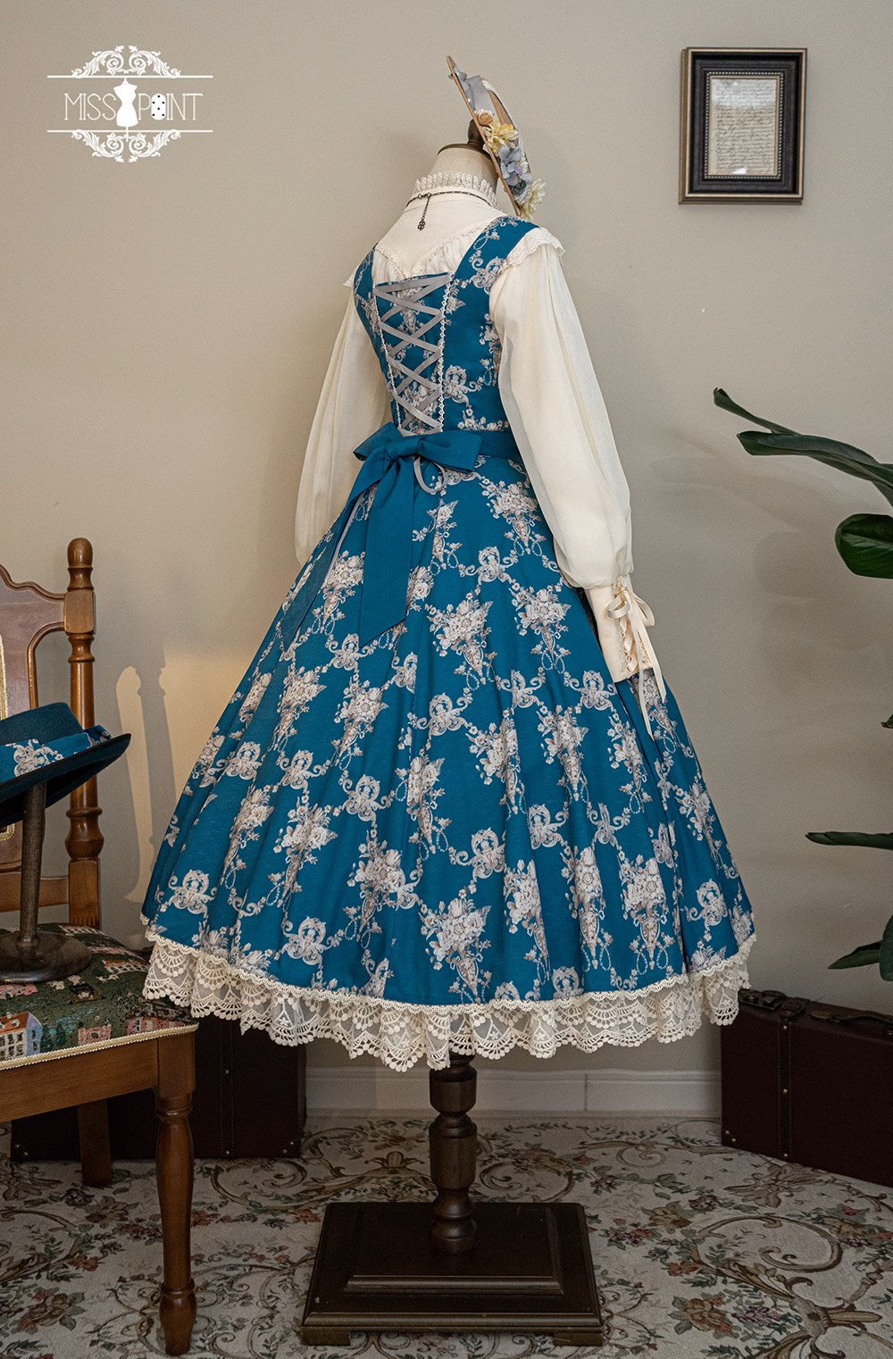 Antique Flower Wall Jumper Skirt