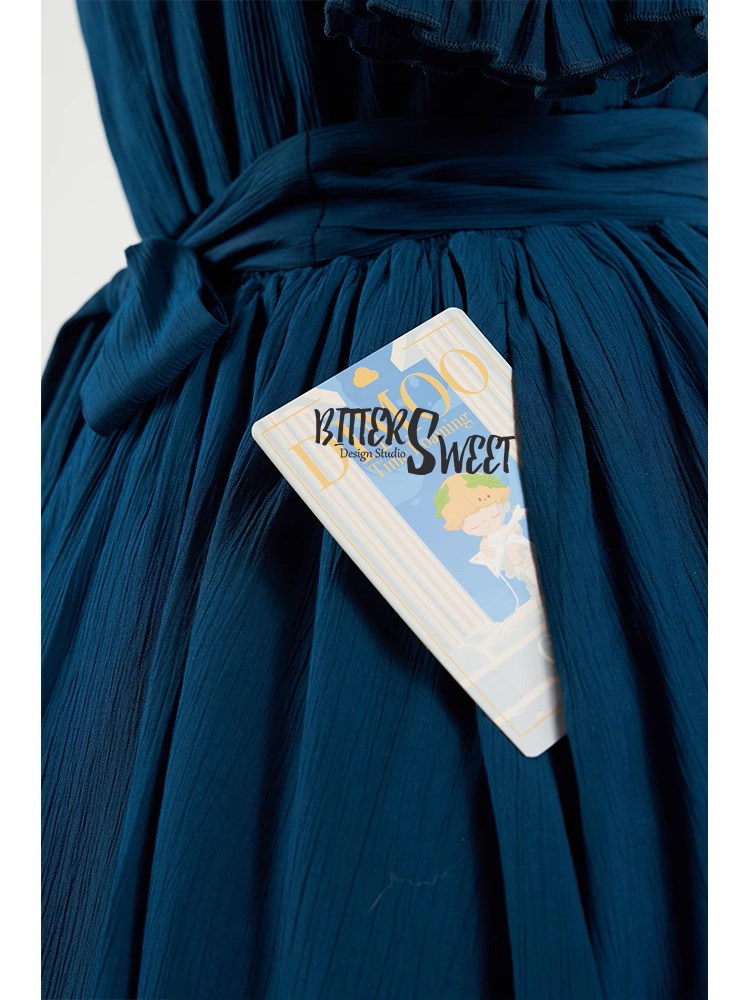 Classical V-neck dress with corset
