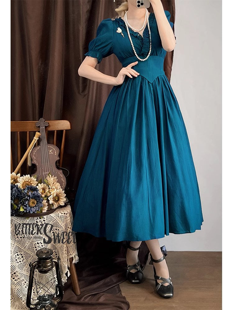 Classical V-neck dress with corset