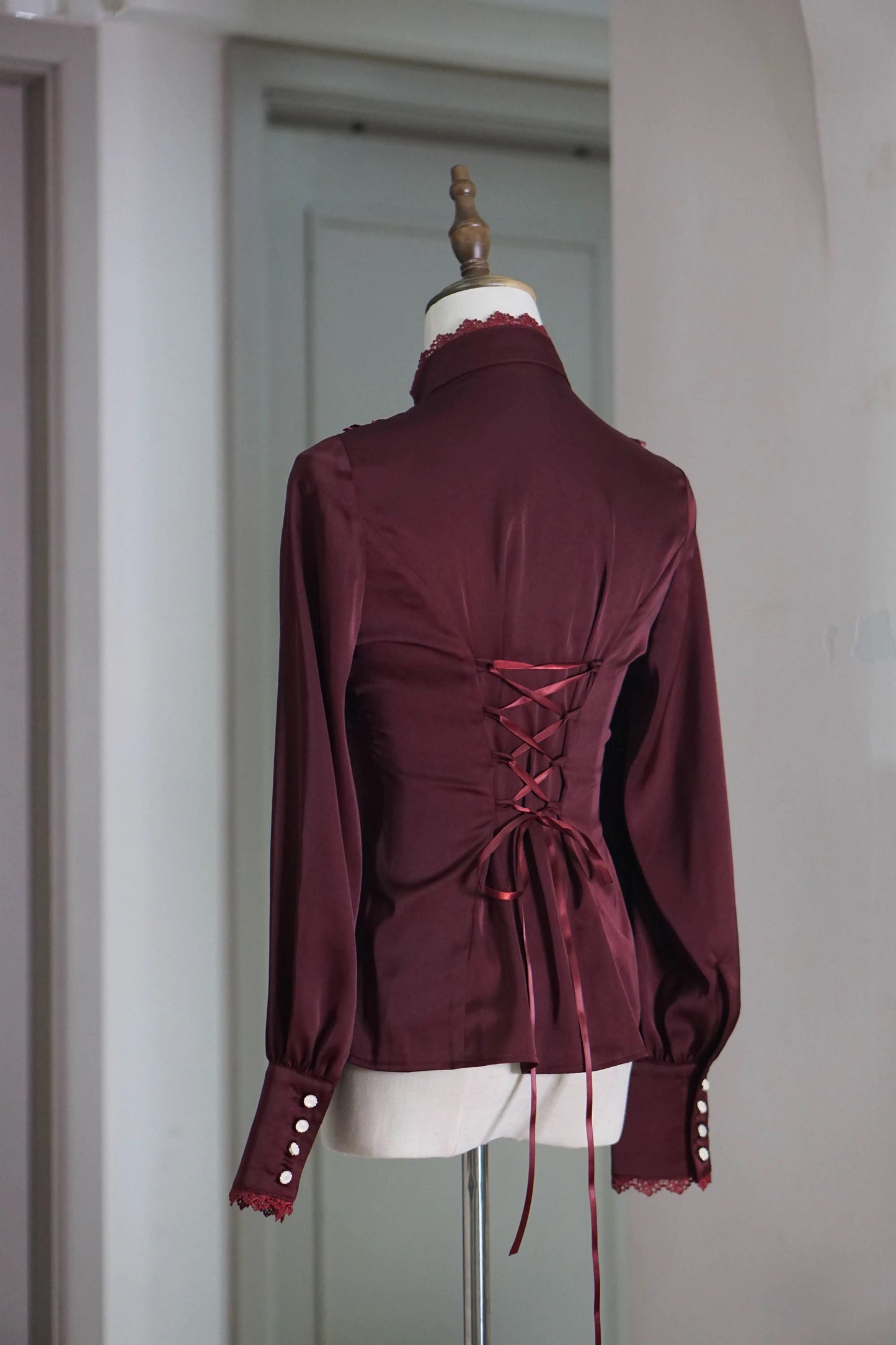 [Sale period ended] Fontainebleau classical frill blouse