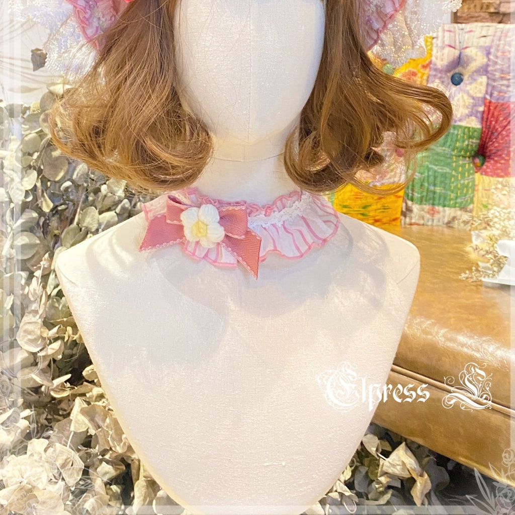 [Simultaneous purchase only] Frill and ribbon strawberry princess brooch, bonnet, choker, etc.