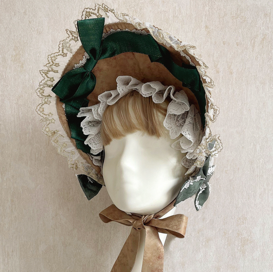 Western-style carol headdress with ribbon and lace