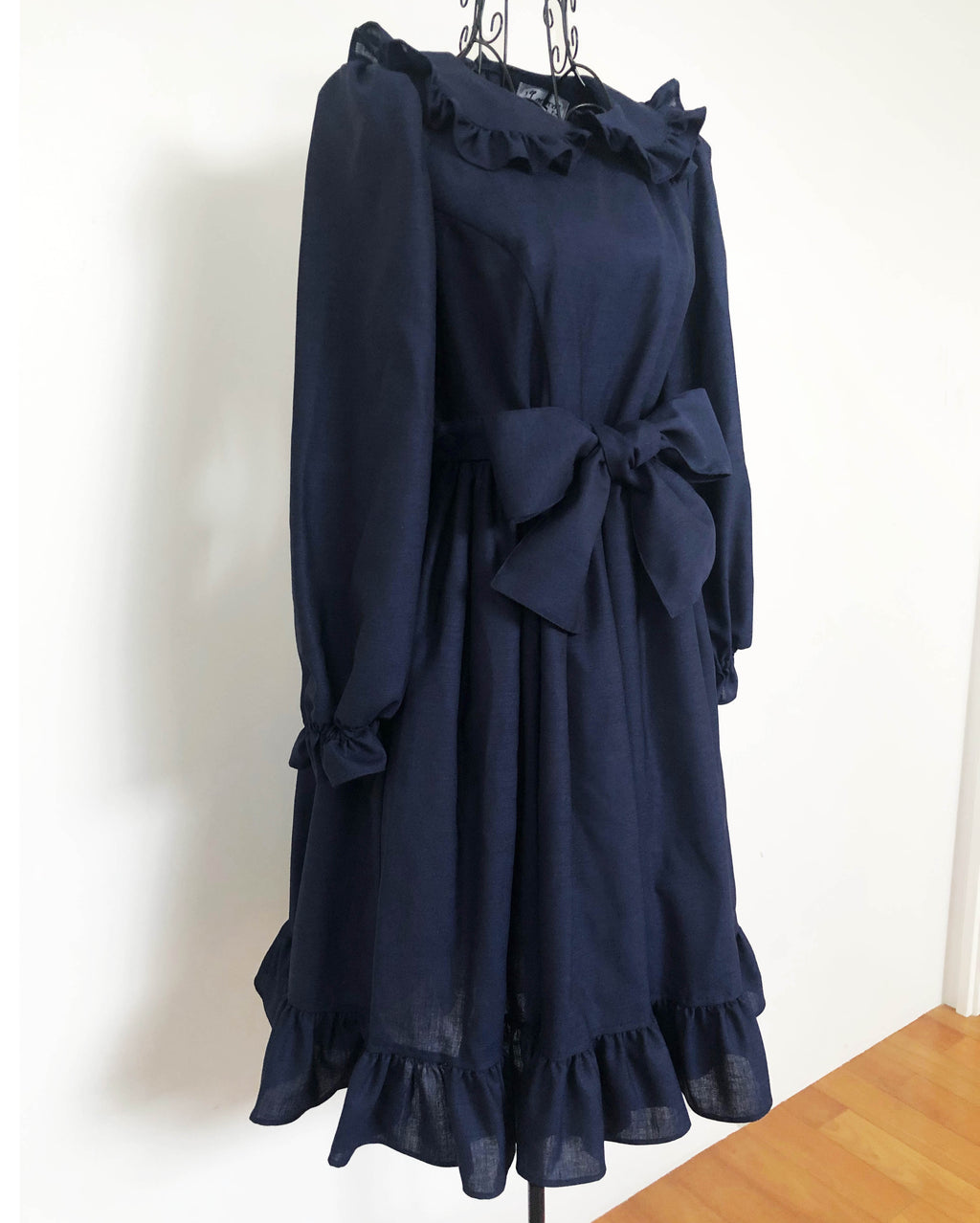 [Bishu Lolita] A special everyday dress that will make you a princess forever (dark blue long sleeves)