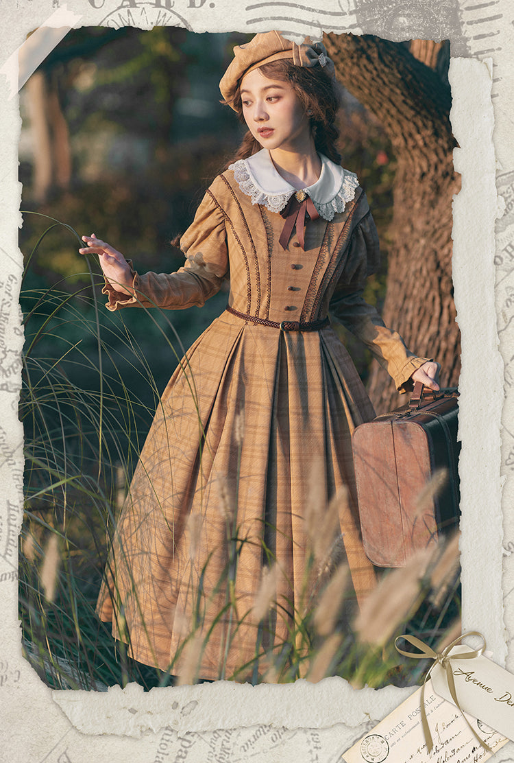 White collar dress with classical lattice pattern