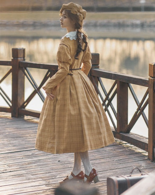 White collar dress with classical lattice pattern