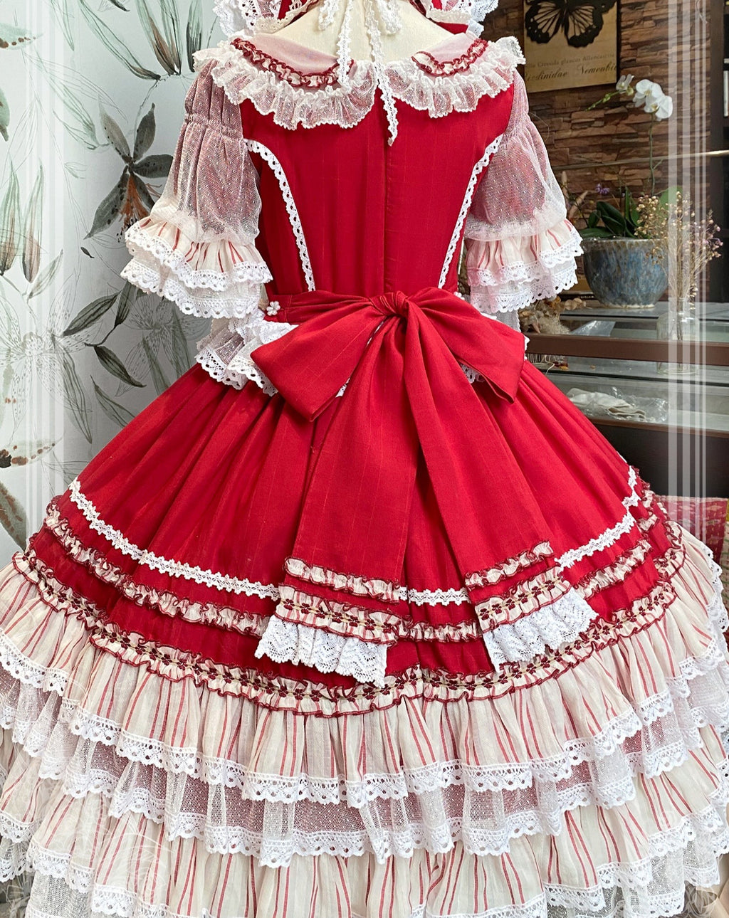 Strawberry princess dress with ruffles and ribbons in 4 colors