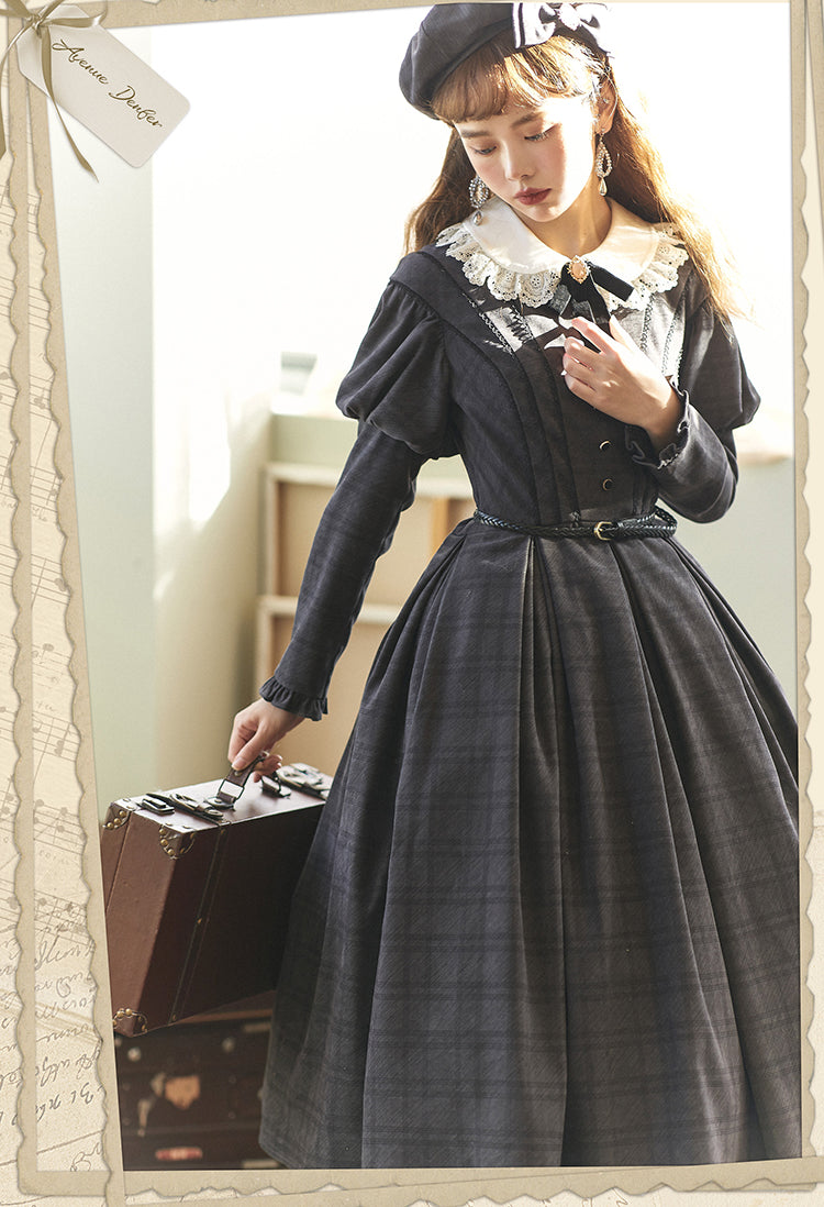 White collar dress with classical lattice pattern