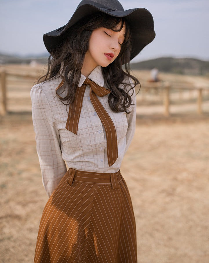 English elegant trad vertical stripe setup