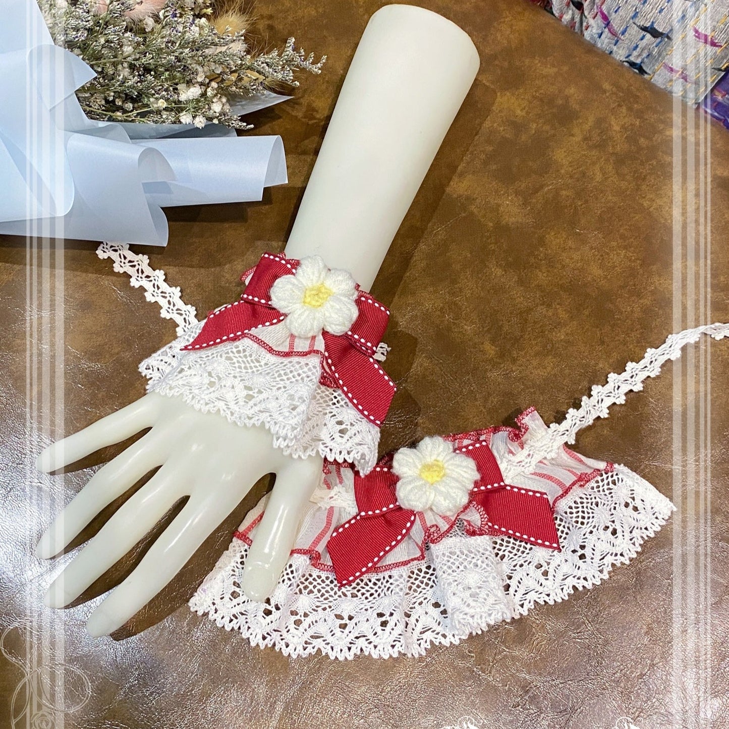 [Simultaneous purchase only] Frill and ribbon strawberry princess brooch, bonnet, choker, etc.