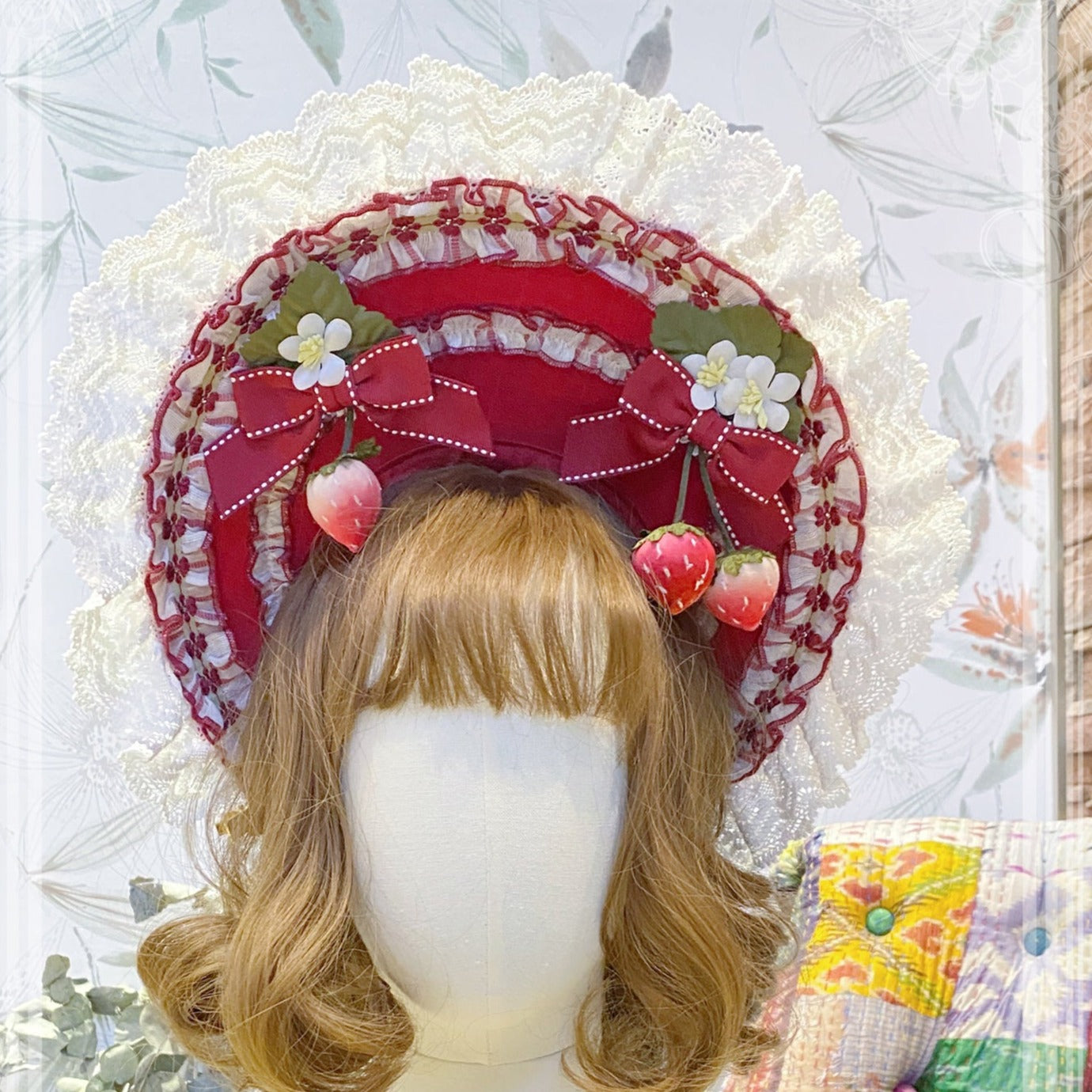 [Simultaneous purchase only] Frill and ribbon strawberry princess brooch, bonnet, choker, etc.