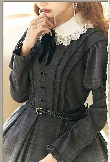 White collar dress with classical lattice pattern