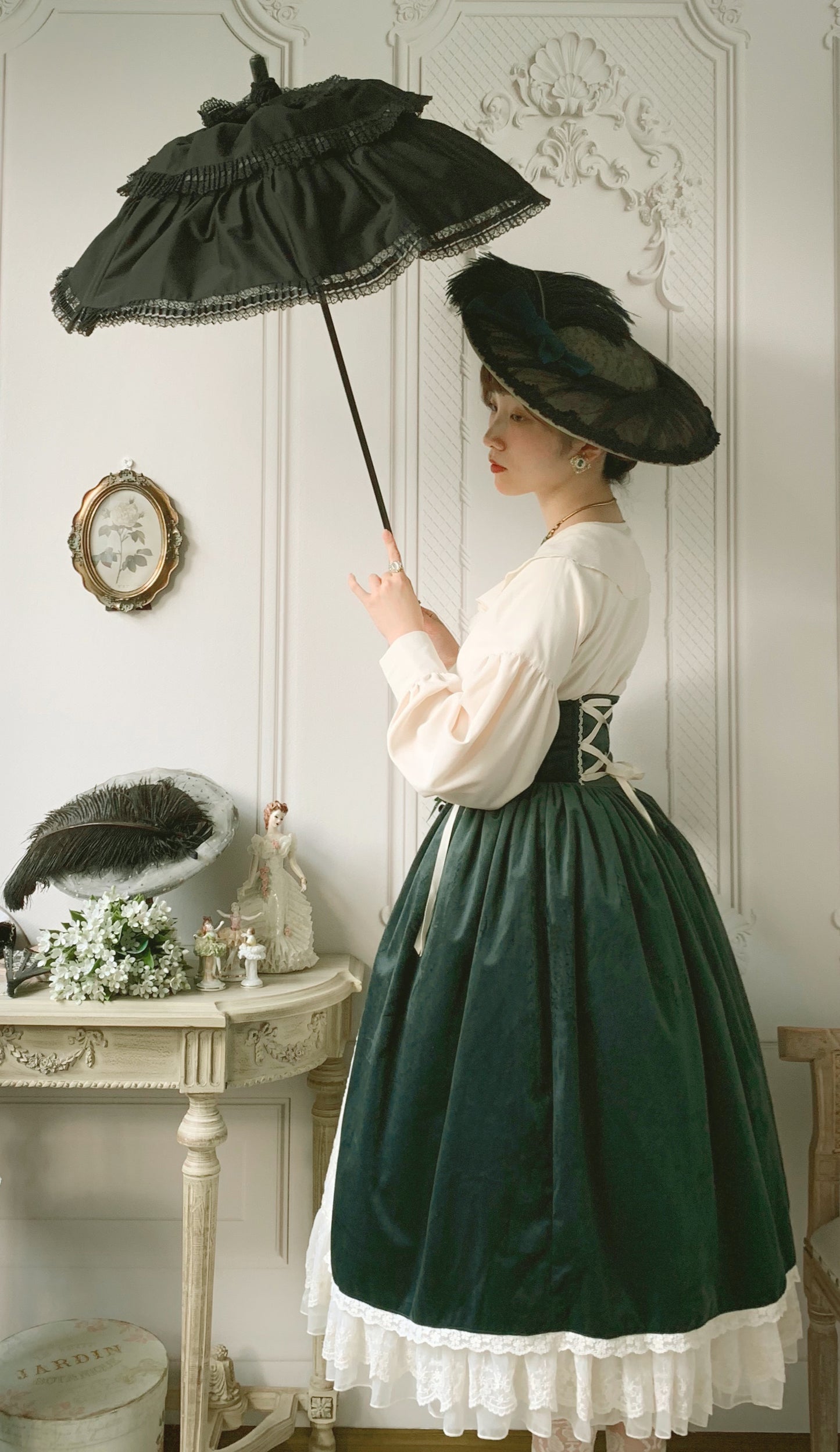 Portrait of a Lady Elegant Velvet Skirt