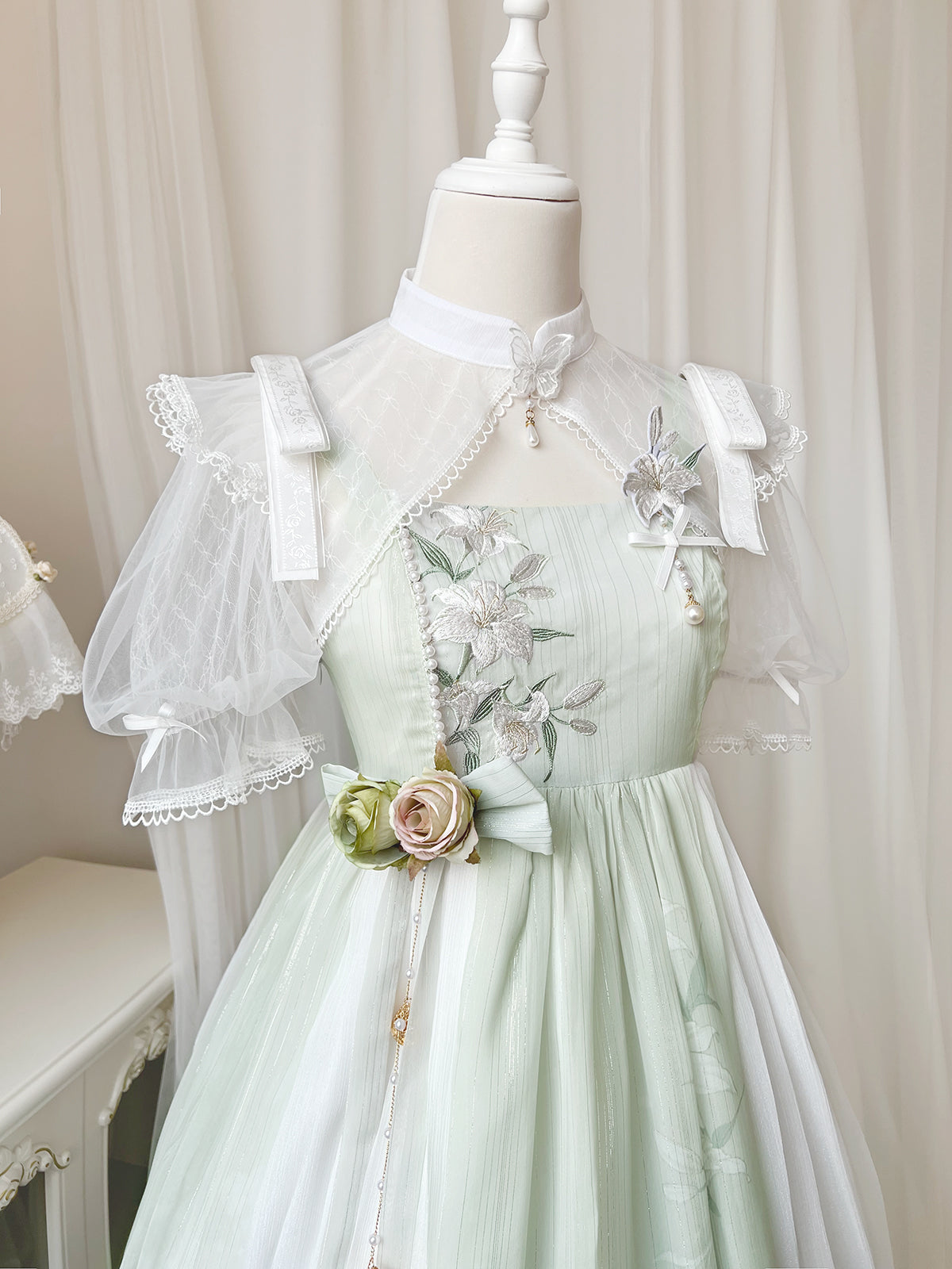 百合の刺繍ジャンパースカートとボレロ 華ロリスタイル