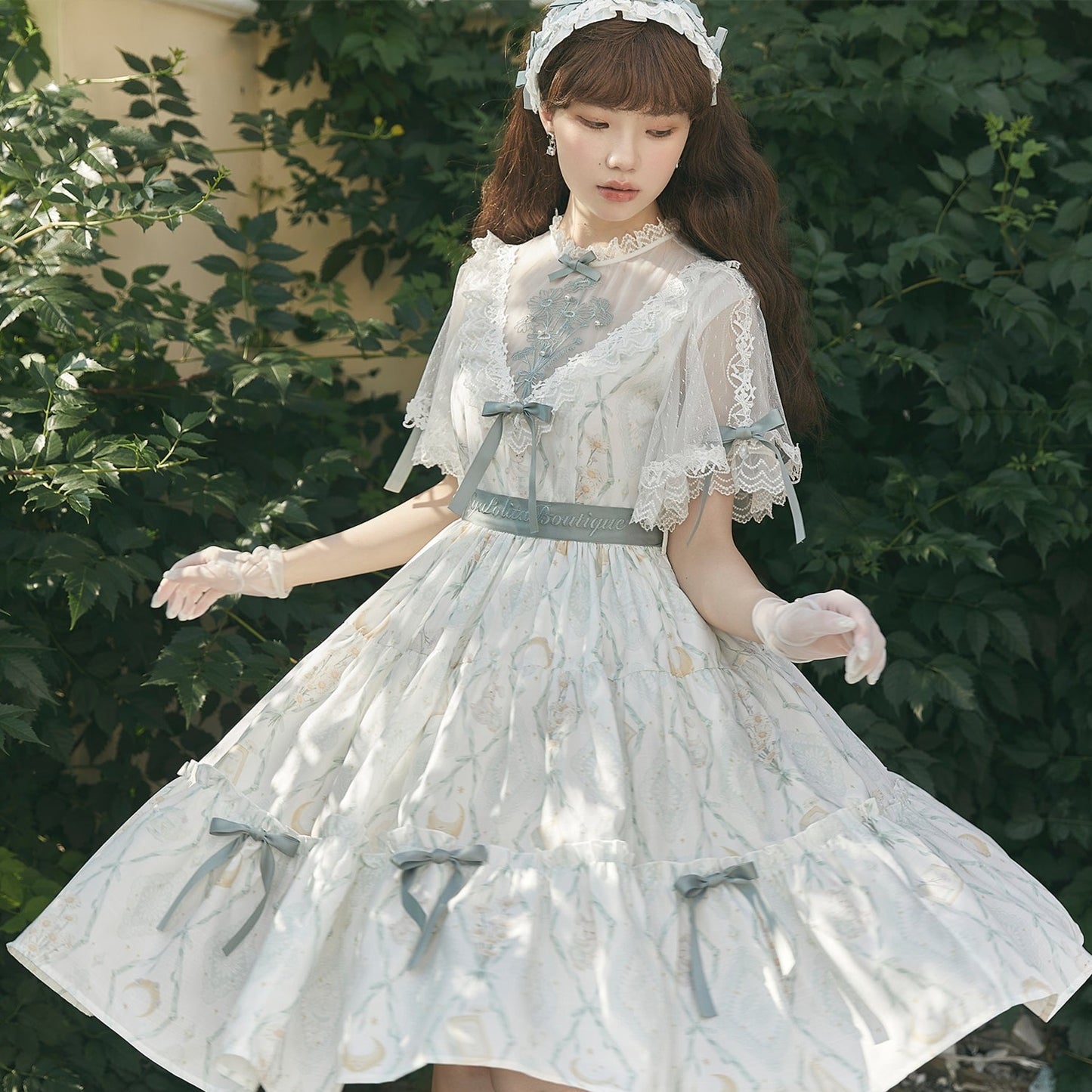 カモミールの花刺繍スタンドカラードレス