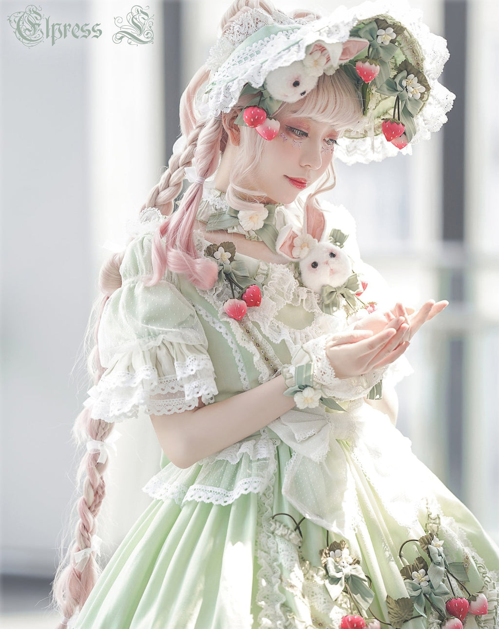 [Simultaneous purchase only] Frill and ribbon strawberry princess brooch, bonnet, choker, etc.
