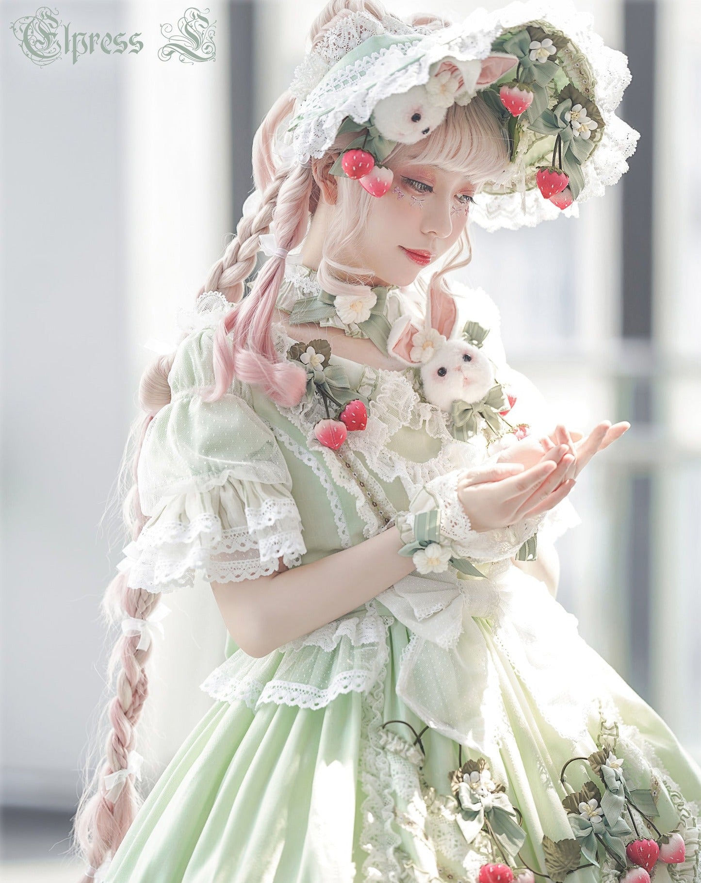 [Simultaneous purchase only] Frill and ribbon strawberry princess brooch, bonnet, choker, etc.