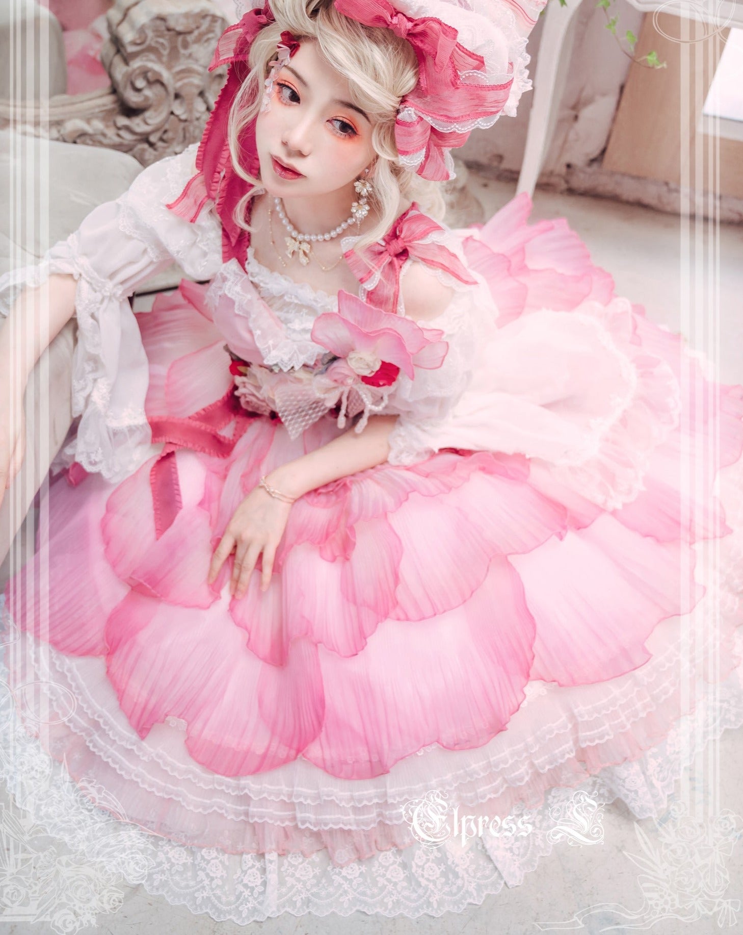花びら揺れる 八重咲きのローズプリンセスドレス