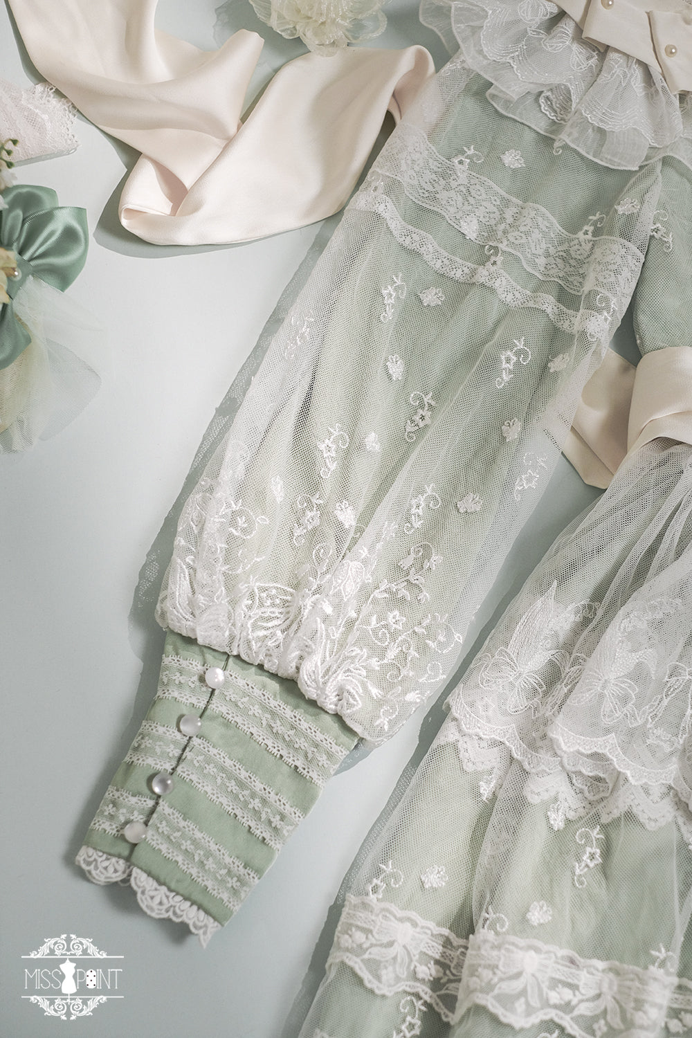 【３点セット】鈴蘭の花刺繍 オープンスカート エレガントドレス